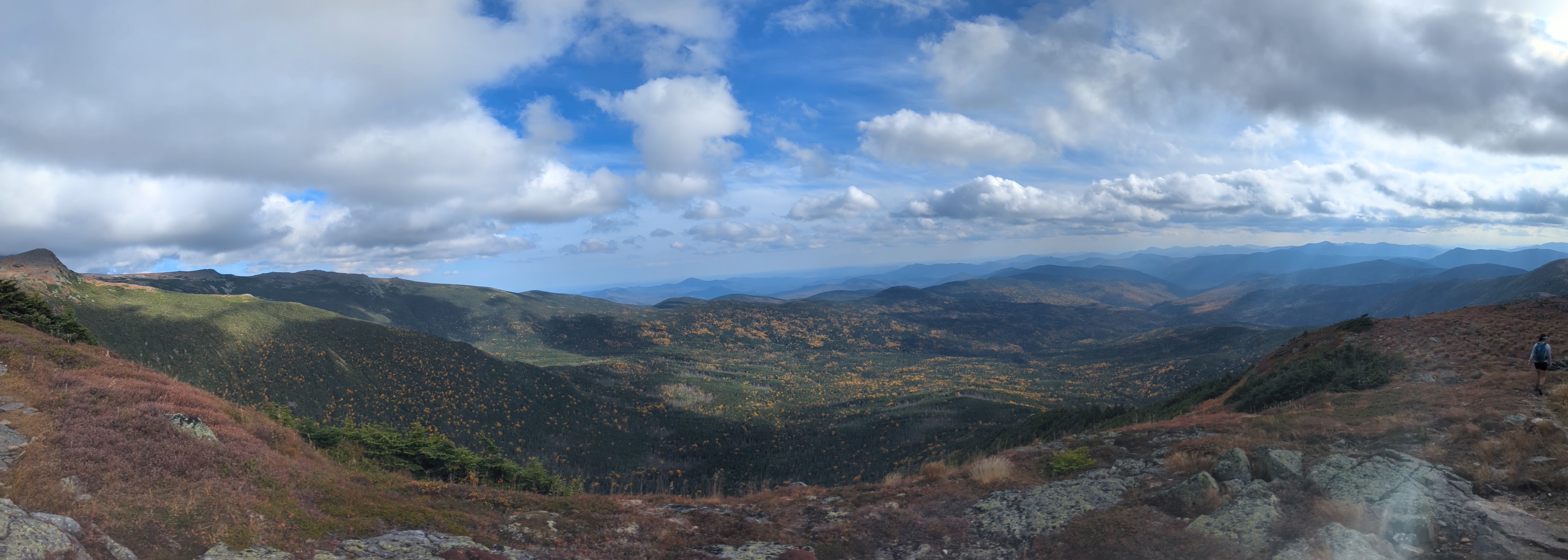 A panoramic view of the changing foliage in the White Mountains